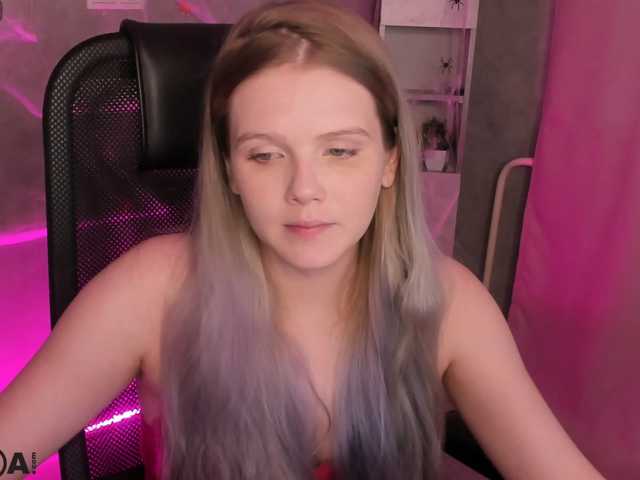 Alisa-Allison live cam on BongaCams