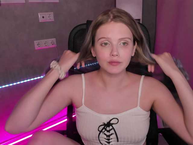 Alisa-Allison live cam on BongaCams