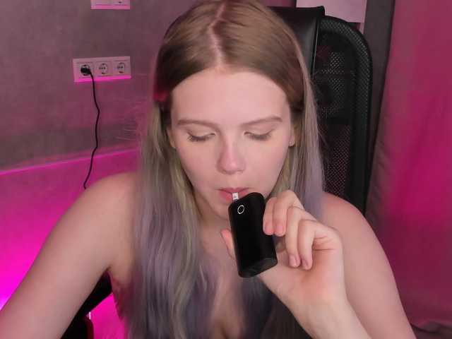 Alisa-Allison live cam on BongaCams