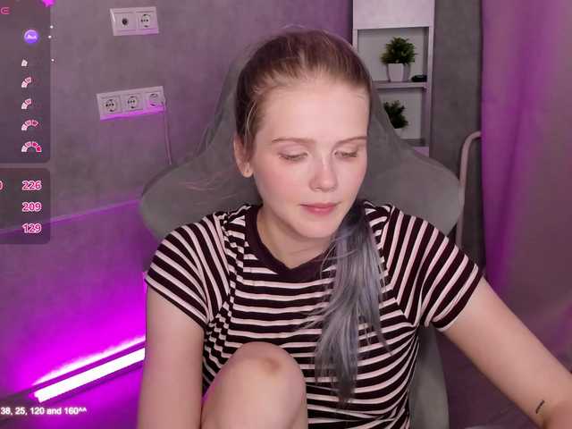 Alisa-Allison live webcam show