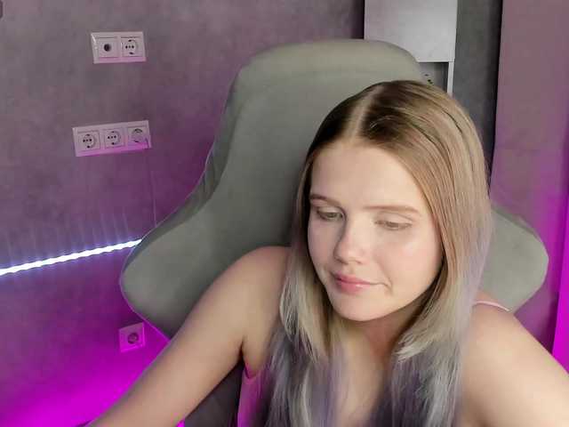 Alisa-Allison live cam on BongaCams