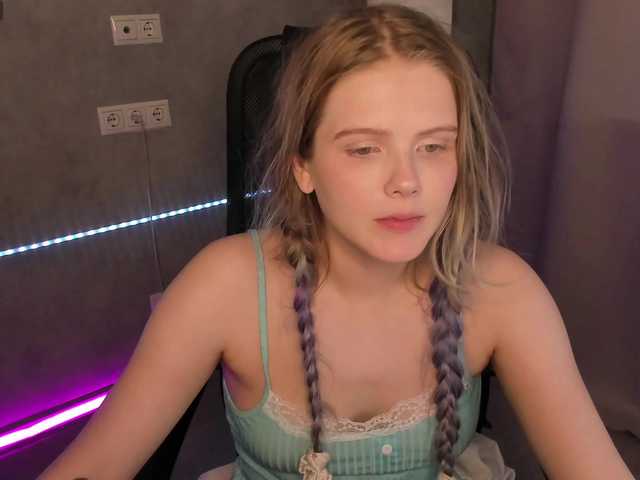 Alisa-Allison live cam on BongaCams