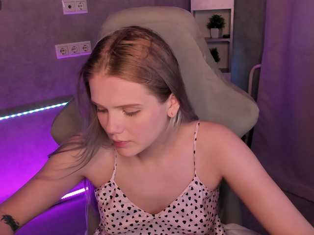 Alisa-Allison live cam on BongaCams