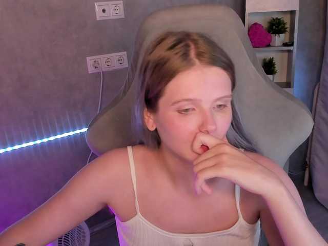 Alisa-Allison live cam on BongaCams