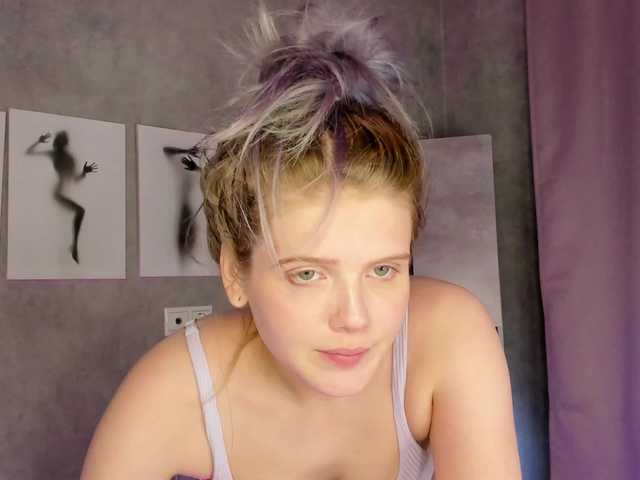Alisa-Allison live cam on BongaCams