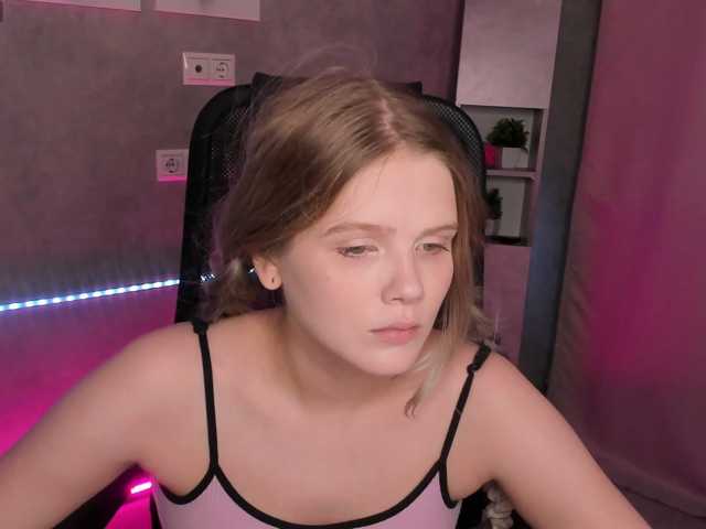 Alisa-Allison live cam on BongaCams
