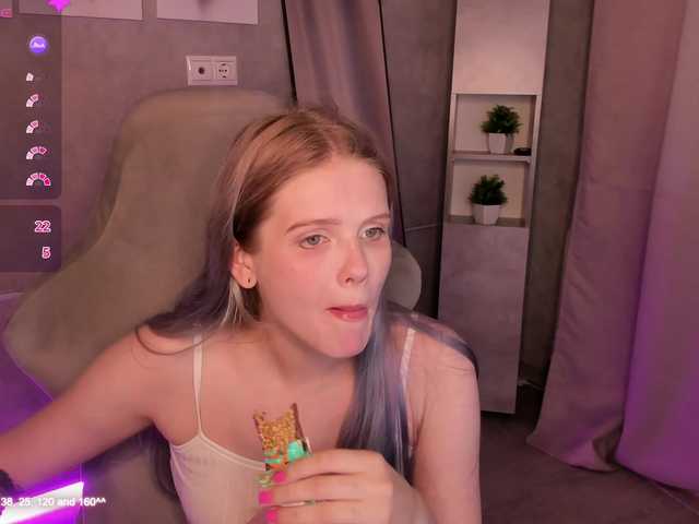 Alisa-Allison live cam on BongaCams