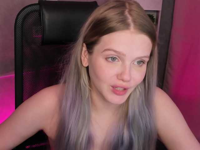 Alisa-Allison live cam on BongaCams