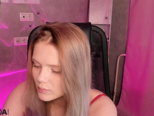 Alisa-Allison live cam on BongaCams