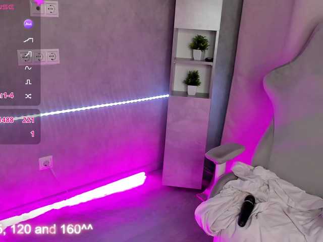 Alisa-Allison live cam