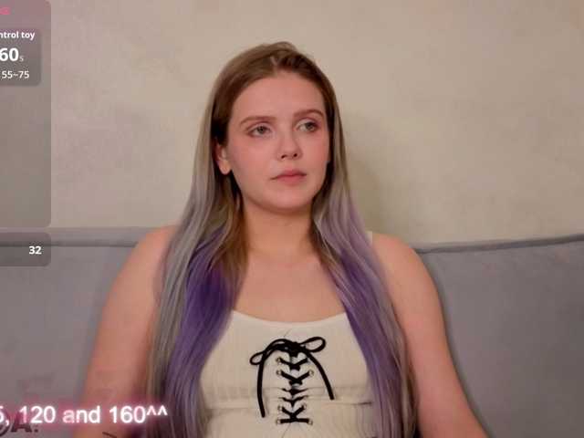Alisa-Allison live cam on BongaCams