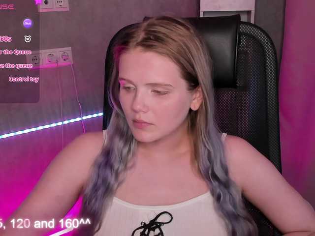 Alisa-Allison live cam on BongaCams