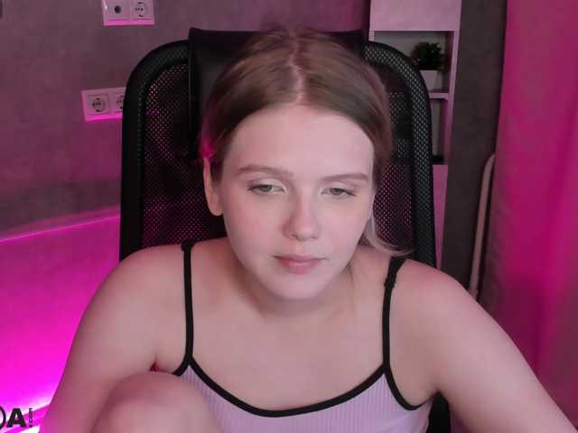 Alisa-Allison live cam on BongaCams
