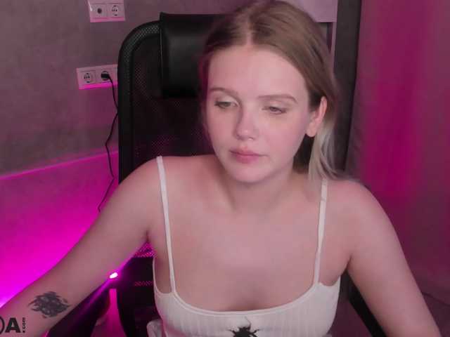 Alisa-Allison live cam on BongaCams