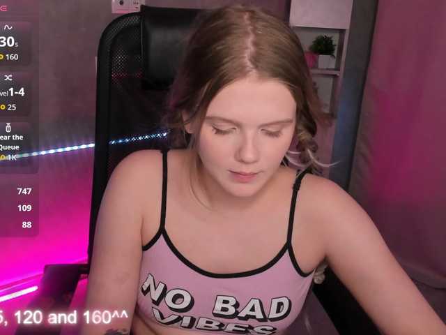 Alisa-Allison live cam on BongaCams