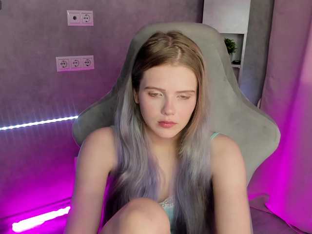 Alisa-Allison live cam on BongaCams