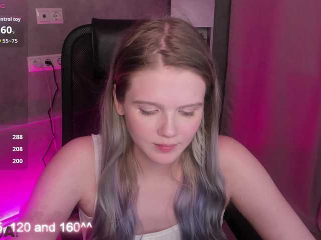 Alisa-Allison webcam