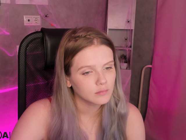 Alisa-Allison live cam on BongaCams