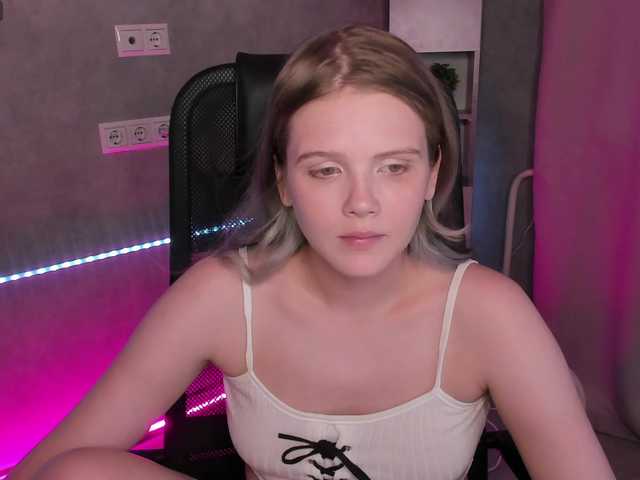 Alisa-Allison live cam on BongaCams