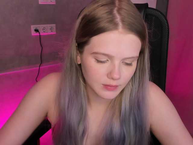 Alisa-Allison live cam on BongaCams