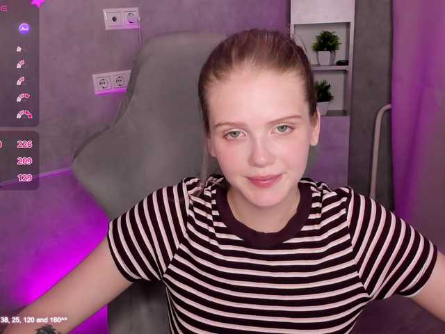 Alisa-Allison live cam on BongaCams