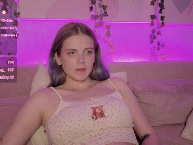 Alisa-Allison live cam on BongaCams