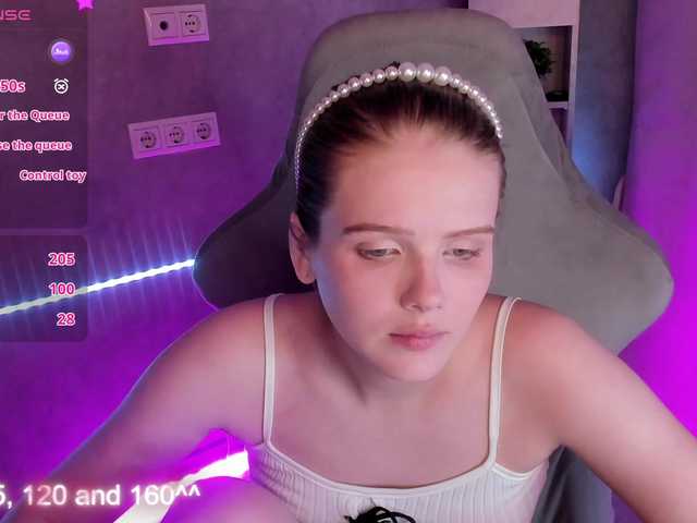 Alisa-Allison live cam on BongaCams