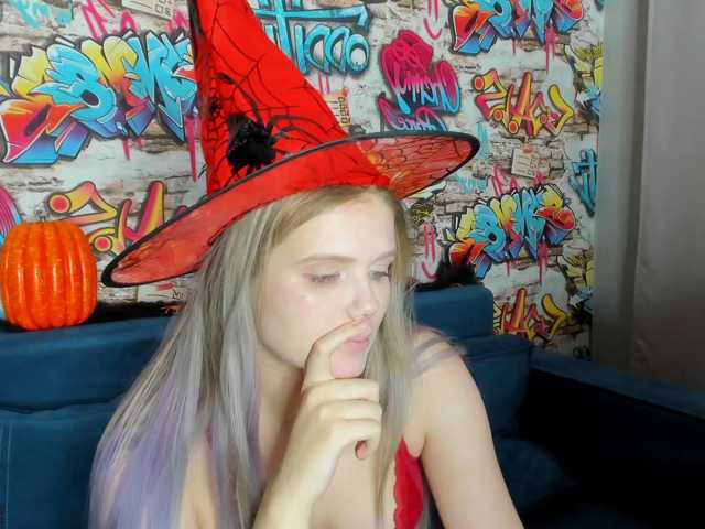 Alisa-Allison live cam on BongaCams