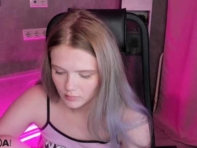 Alisa-Allison live cam on BongaCams
