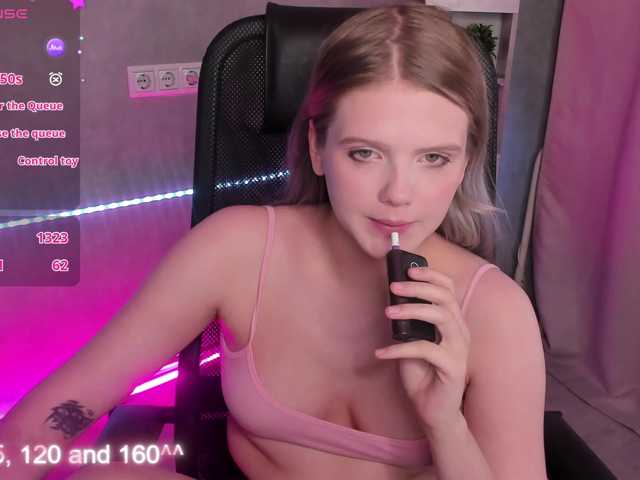 Alisa-Allison live cam on BongaCams