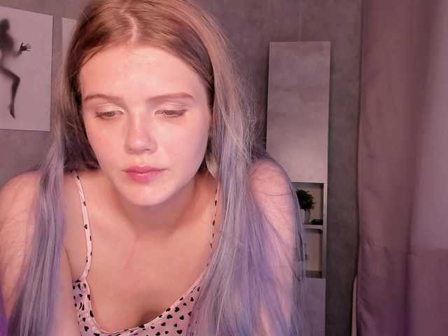 Alisa-Allison live cam on BongaCams