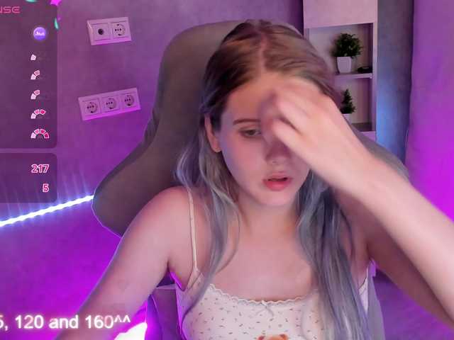 Alisa-Allison live cam on BongaCams