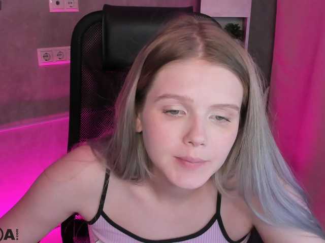 Alisa-Allison live cam on BongaCams