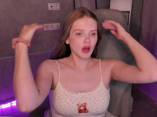 Alisa-Allison live cam on BongaCams
