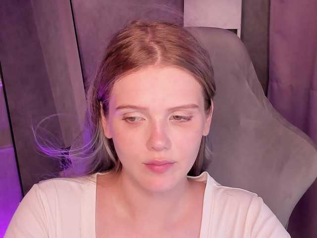 Alisa-Allison live cam on BongaCams