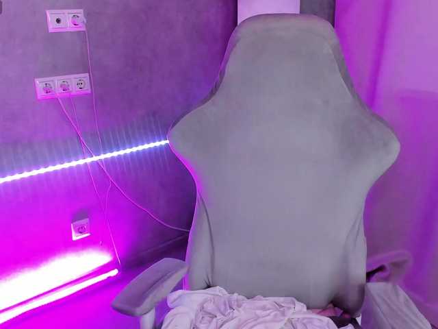 Alisa-Allison live cam on BongaCams