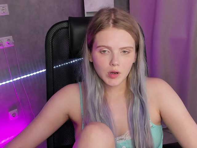 Alisa-Allison live cam on BongaCams