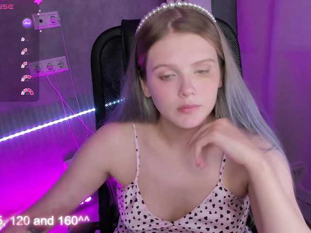 Alisa-Allison live cam on BongaCams