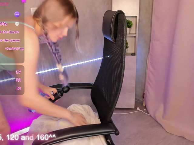 Alisa-Allison live cam on BongaCams