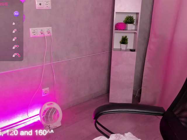 Alisa-Allison live cam on BongaCams