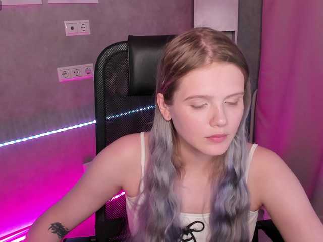 Alisa-Allison live cam on BongaCams