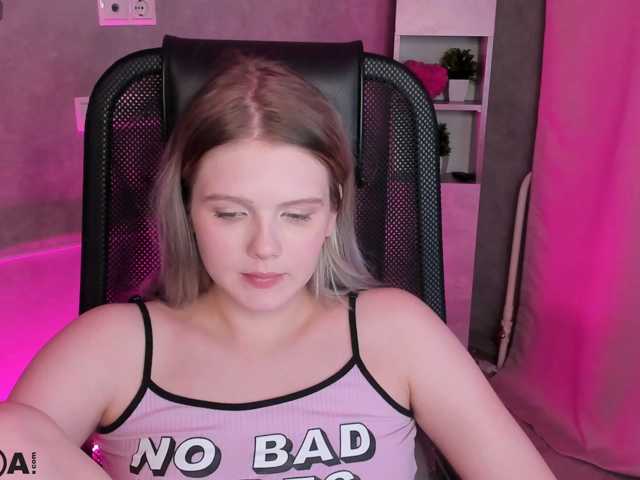 Alisa-Allison live cam on BongaCams