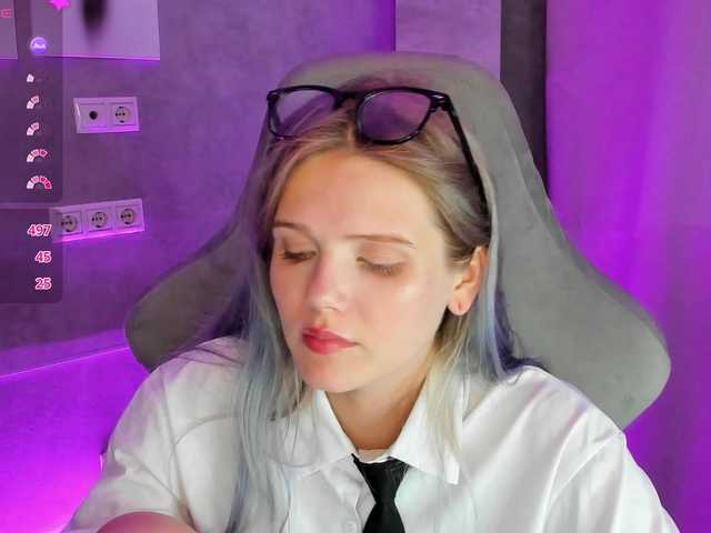 Alisa-Allison live cam on BongaCams