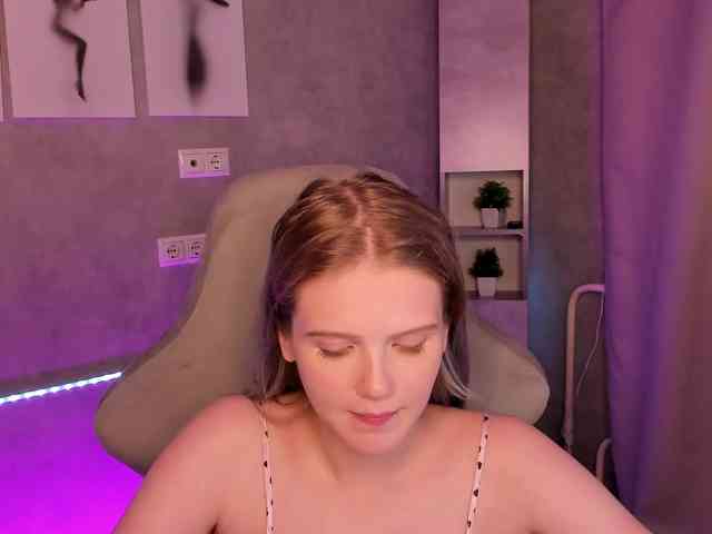 Alisa-Allison webcam