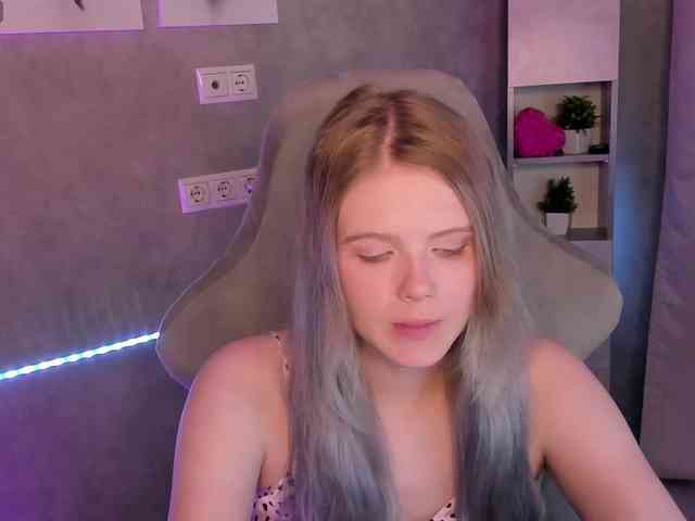 Alisa-Allison webcam