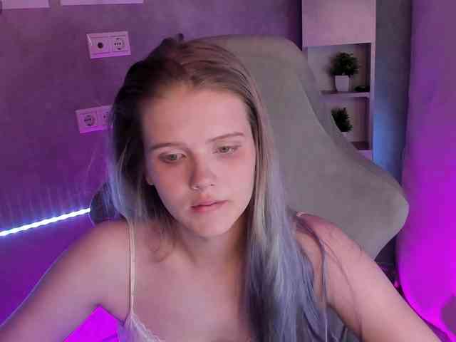 Alisa-Allison webcam