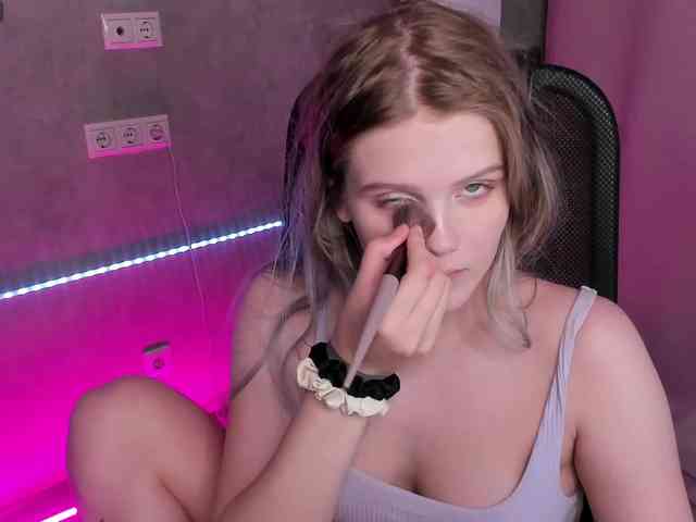 Alisa-Allison webcam
