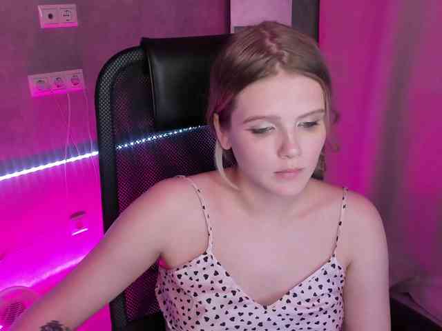 Alisa-Allison webcam