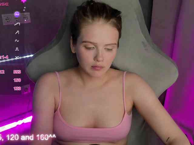 Alisa-Allison webcam