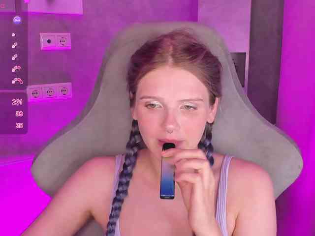 Alisa-Allison webcam